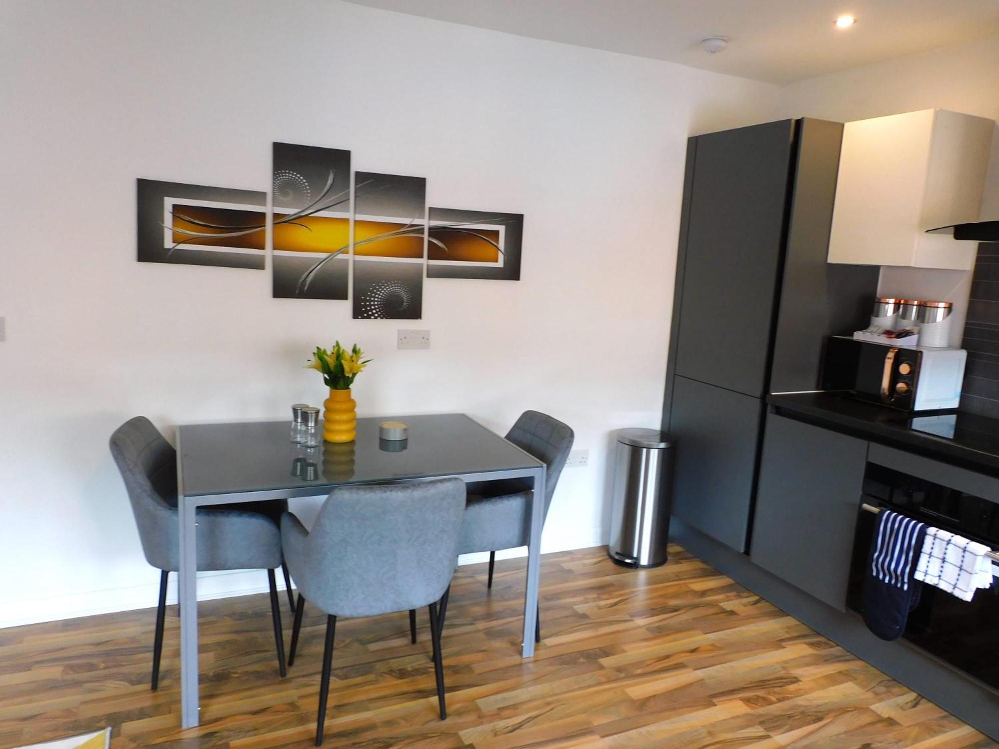 Newly Refurbished 1 Bed Apt In Hamilton Close To Station And Local Amenities エクステリア 写真