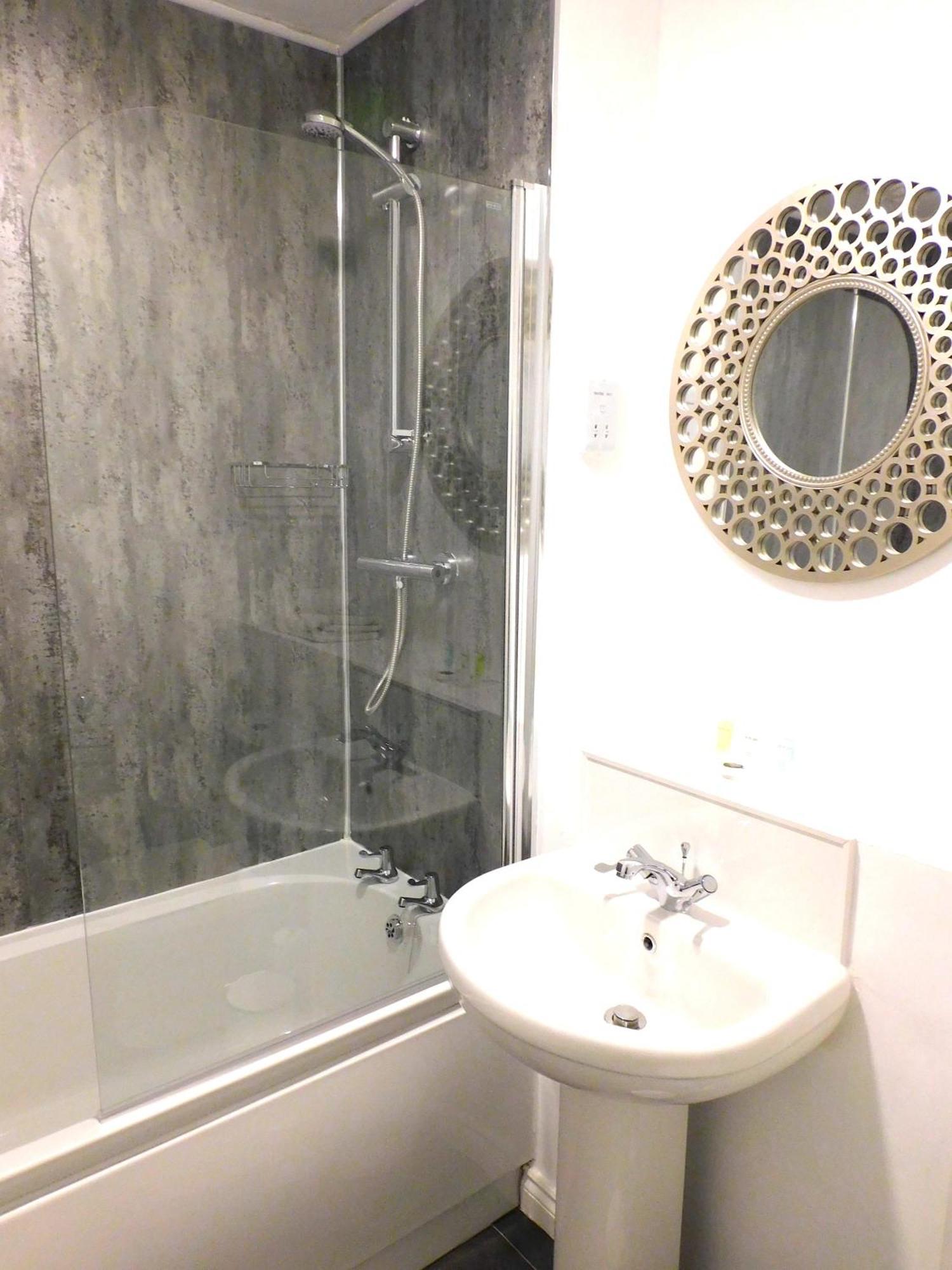 Newly Refurbished 1 Bed Apt In Hamilton Close To Station And Local Amenities エクステリア 写真